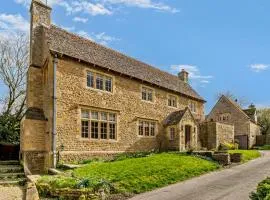 Historic Cotswold Cottage in peaceful village