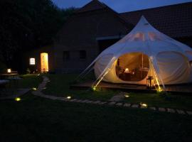 Månefjord Glamping - Private Stargazer Lodge, hotelli kohteessa Roslev
