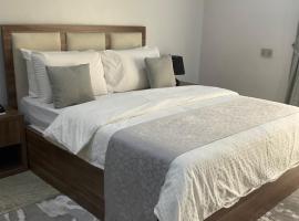 Roseann Gold Boutique Hotel: Kusafe şehrinde bir otel