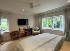 7 on Churchill Guest House