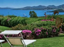 Amazing Two-Bedroom House with Sea View in Cala di Volpe
