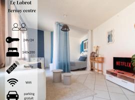 Le Lobrot - studio 2 personnes - parking facile, hotel di Bernay
