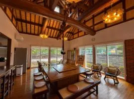 Villa West Hills, Japanese-Style Villa with a Garden, Up to 8 Guests, Parking Free, BBQ Available