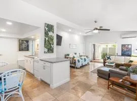 Stylish 1BR Apartment with AC Full Kitchen & WD - Just Steps to the Beach