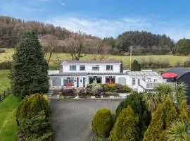 Scenic 3BR Retreat with Countryside Views