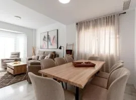 Casa completa en Gerena con patio privado y azotea