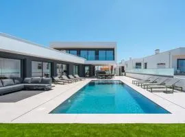 Casa Caracol, with a panoramic ocean view