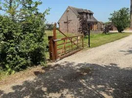 Countryside Studio 13 Acres with Gated Entrance