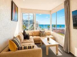 Upscale Apartments in Luxury Villa, just in front of the Mall Carrousel and the Sea