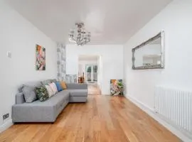 Cosy 4Bed House 4 Contractors & Families With Garden and Easy Access to Alexandra Palace & Transport Links