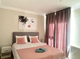 Barrique 33 - Breakfast delivered & Minibar - Mall Area