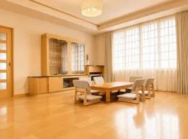 Shiraoi Retreat - Private Onsen, Kotatsu & Wine
