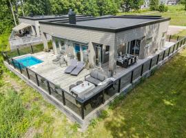 Nybyggt hus med privat pool, 3 sovrum och 2 badrum på Öland, Hotel in Borgholm
