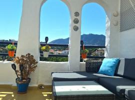 Happy Holiday Home! Pueblo Evita Charming Condo – hotel w mieście Benalmádena