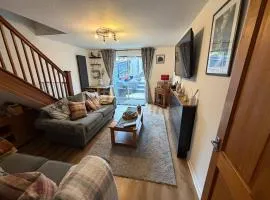 Sleeps 5 pet friendly Enclosed garden Parking