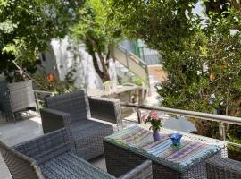Cleopatra's House Apartments, готель у місті Арханґелос