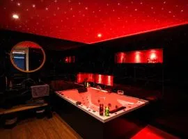 SPICY LOVE - proche Nice et Cannes - Jacuzzi privatif - French Riviera - luxe - suite romantique