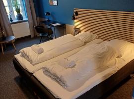 Double room 5 in the center of Saeby, hotelli kohteessa Sæby