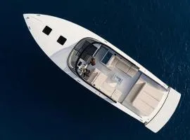 VanDutch 48 Luxury Yacht
