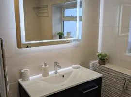 Luxury 3BR Home 20 Min to London Garden Wifi