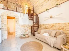 Sea front historic house in the heart of old town, inside torrione aragonese