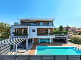 Villa Bellatrix in Fažana with beach front and sea view