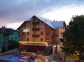 Rich OAK - готель з відкритим панорамний басейном, hotell i Jablunytsja