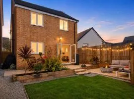 Stylish home with garden and firepit - Bickland View