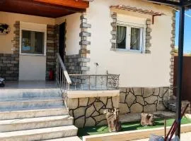 Dimis Right House