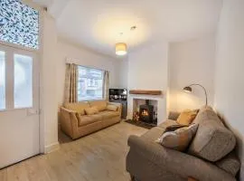 Charming Cottage Near Beach & Shops with a Separate 1 Bed Studio Attached