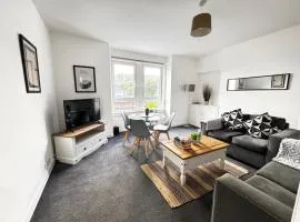 2-Bed Gourock Margaret St - Sleeps 4 - Contractors, Business & Relocations - Free Parking