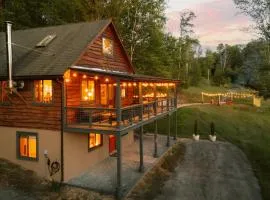 The Roscoe Rise - Hot Tub Sauna Fire Pit MCM Cabin