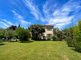Villa spacieuse avec terrasse et vue Mont Ventoux