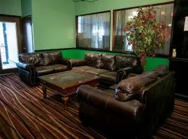 Central Albany Room with Breakfast & view