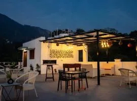 Sunhill Boutique Homestay by Lux Himalaya 8-Bhk