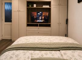 Studio in Greenford - 20 mins to Heathrow or London, hotelli kohteessa Ealing