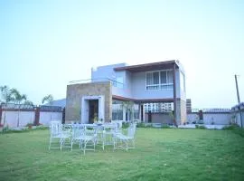 The Mountains Manor
