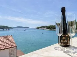 Apartment Mirni by the sea