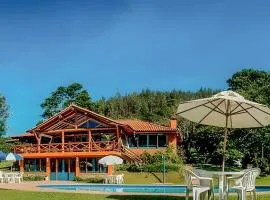 Chalé p/ família com lareira, sauna e piscina