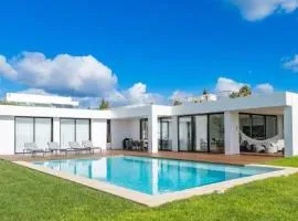 Remarkable villa with viewv Meia Praia