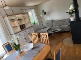 Traumhafte Familien Ferienwohnung am Chiemsee Bergpanorama Sonnenuntergang Terrasse Grillplatz für bis zu 6 Personen, hotel u gradu Grabenštet