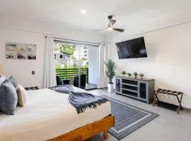 Modern Condo Walk to Marina, Dining & Nightlife