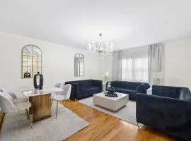 Elegant 2 Bedroom APT with free parking on 2nd floor