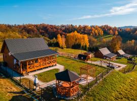 Skwirutowe Wzgórze - Domki - Jacuzzi - Sauna، فندق في سولينا