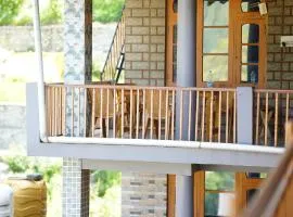 Highland Spirit Rooftop & Riverside Retreat