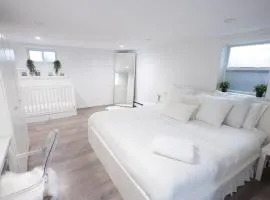 Minimal 1bed APT basement with free parking