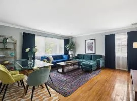 Retro 3BR Walkup Apt and Shared Yard and Parking