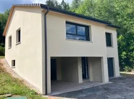 Gîte du Thoné séjour au calme en lisière de forêt