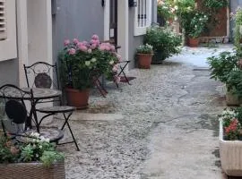 Studio apartman & Rooms No1