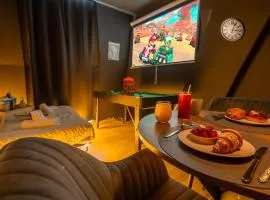 CINÉMA ROOM I BILLARD I NINTENDO SWITCH I NETFLIX I MINI BAR - MOVIE ROOM I POOL I NINTENDO SWITCH I NETFLIX I MINI Bar
